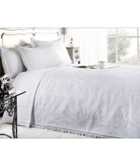Harlow Collection Quilted Bedspread Set in White
